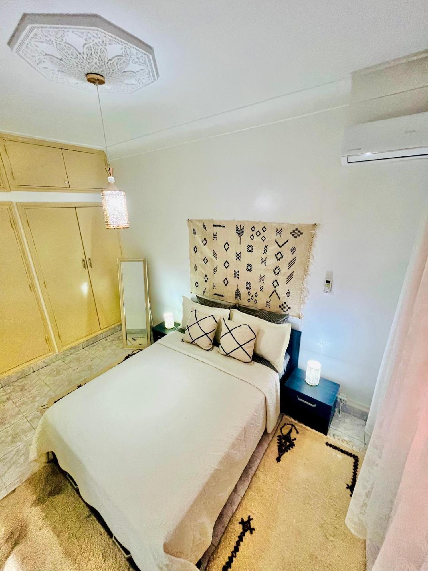 Apartment With Ac, Patio And Rooftop Appartement Climatise Avec Patio Et Toit Terrasse Marrakesh Exterior photo